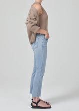 Load image into Gallery viewer, Citizens of Humanity Isola Mid Rise Cropped Boot- Lyric
