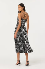 Load image into Gallery viewer, ASTR Saiorse Dress
