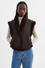 Load image into Gallery viewer, Lamarque Dua Reversible Vest

