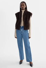 Load image into Gallery viewer, Lamarque Dua Reversible Vest
