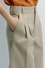Load image into Gallery viewer, Rue Sophie Mesure Shorts
