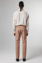 Load image into Gallery viewer, NN07 Theo Chino- 830 Nougat
